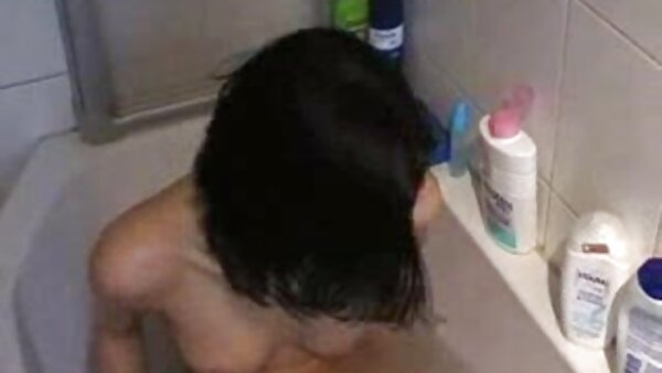 Remaja Jepun video lucah awek yang cantik Arisa Kanno memukul dirinya dengan dildo