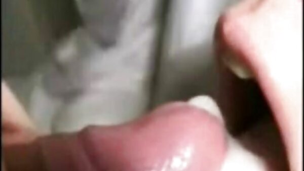 Si kekasih berambut coklat gemuk mendapat kucing dumpynya dijari video lucah budak bawah umur oleh lelaki keriting bersarung tangan