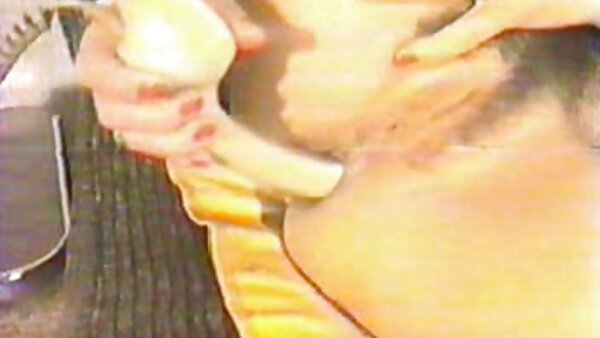Jalang panas berpayudara video sexy lucah kecil menghisap zakar pertama dalam hidupnya