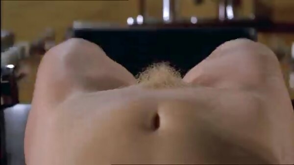 Babe sensual mengerang video lucah ganas dengan keseronokan manakala dude meniduri celahnya dari belakang